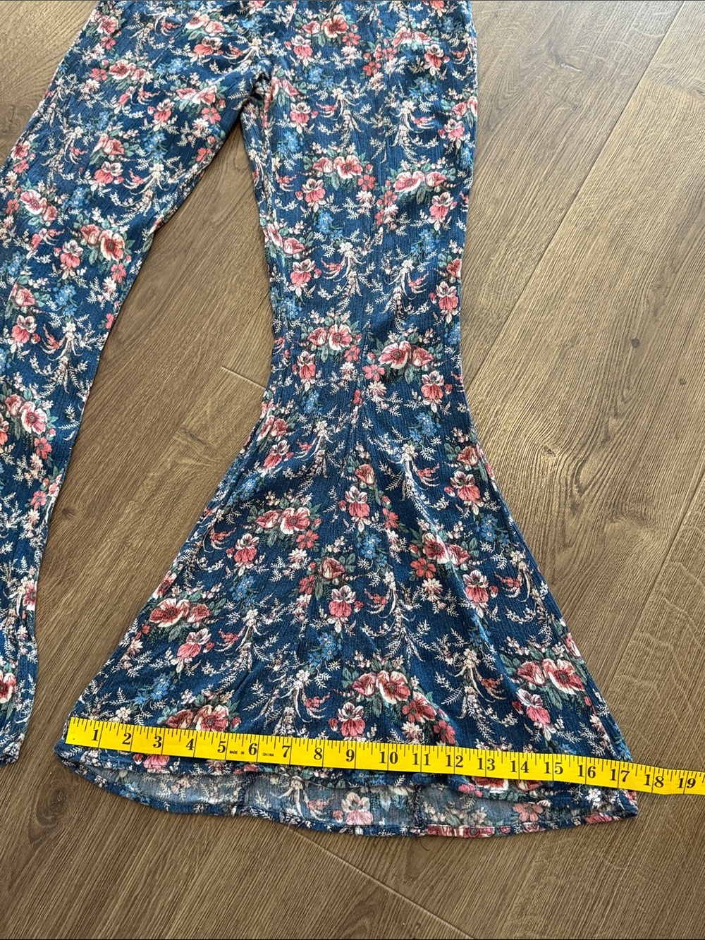ASTR The Label Floral Bell Bottom Pants Small Navy Pink Boho Flare Festival - Picture 5 of 11